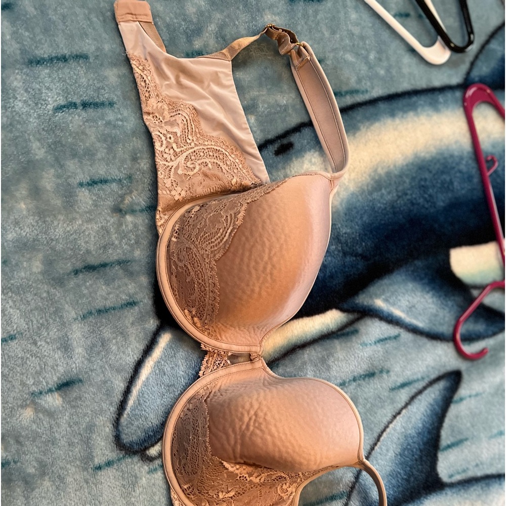 Third love bra 36f in good condition just don’t fit anymore has underwires